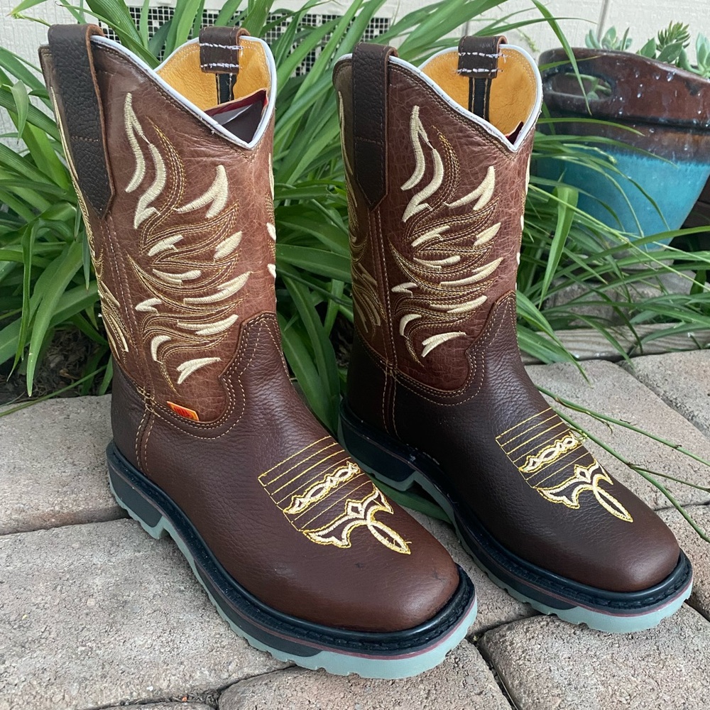 Brand new Mexican imported western brown work non slip boots